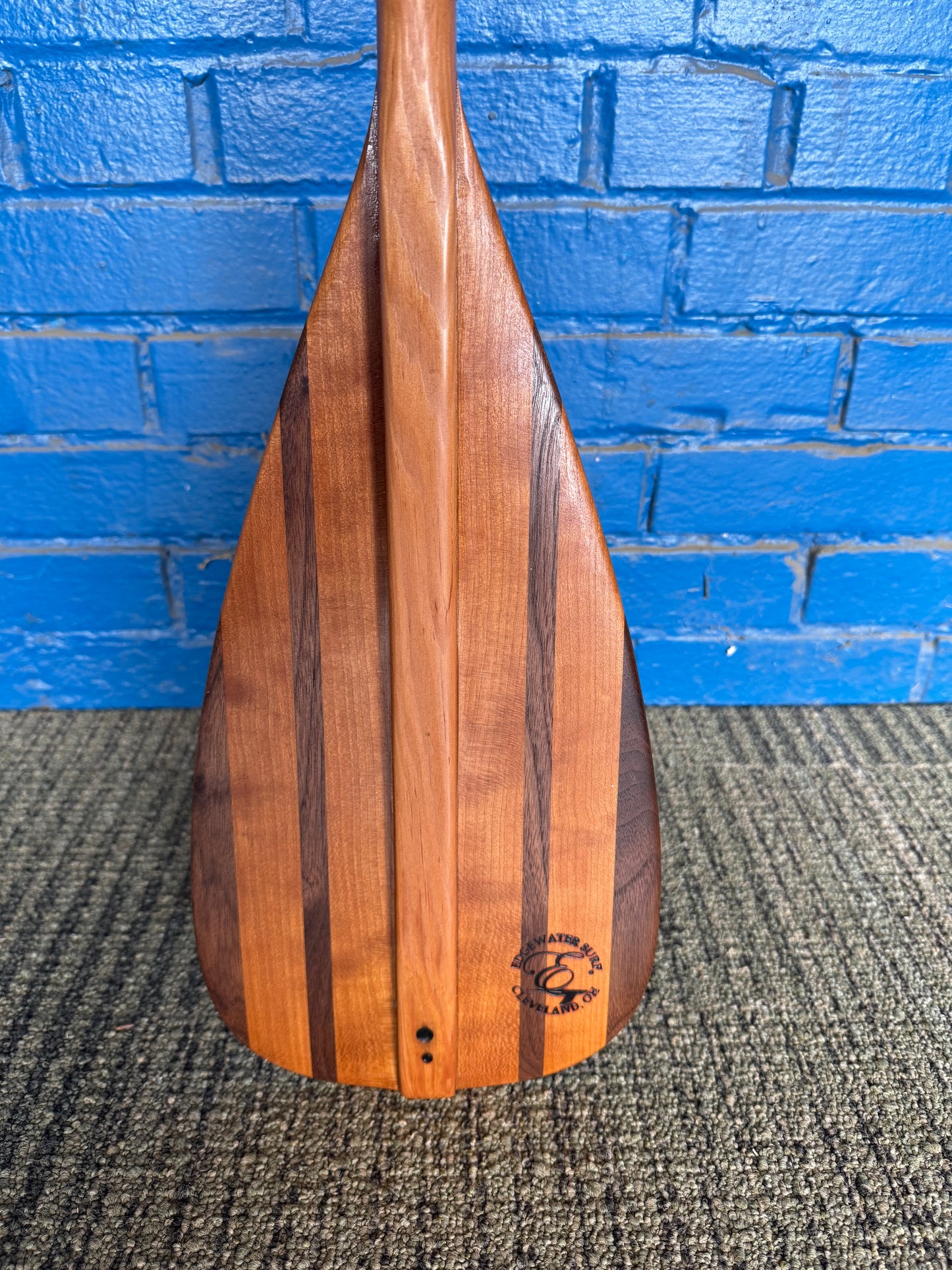 Lightweight carbon fiber SUP paddle for touring in Rocky River