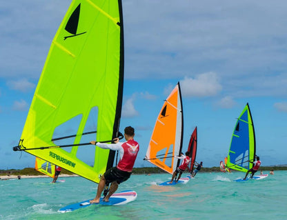 Windsurf LT Race Package Mistral Board + Full Sailing Rig